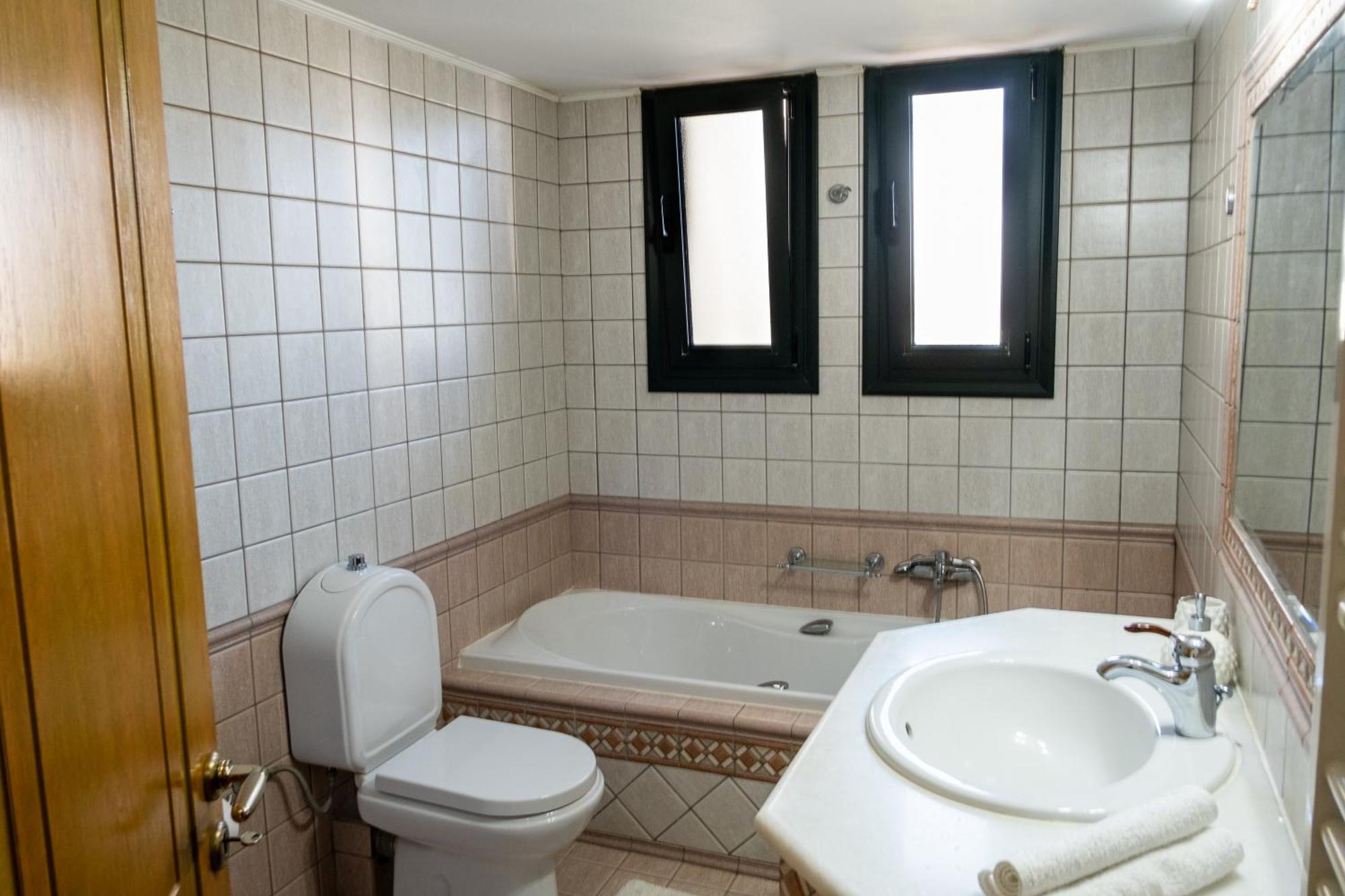 Spacious House In A Quiet Neighbourhood Ierapetra  Bagian luar foto